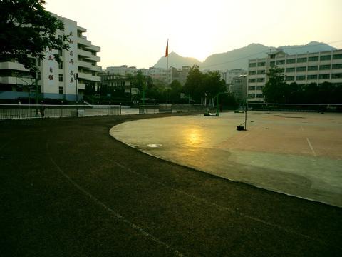 校园的早晨作文开头（校园的早晨四年级优秀精选）