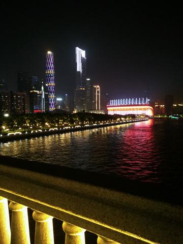 夜晚风景的句子唯美短句（夜晚环境描写的优美警句）