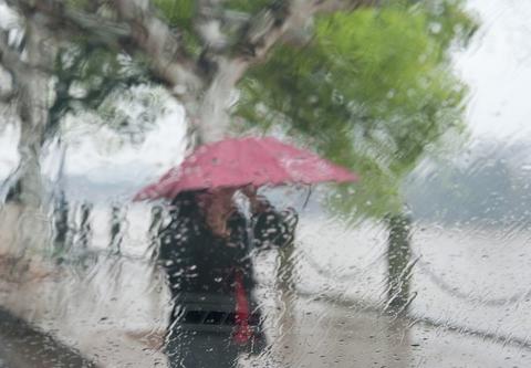 春雨绵绵的诗句（春天细雨绵绵的唯美句子祝福语）