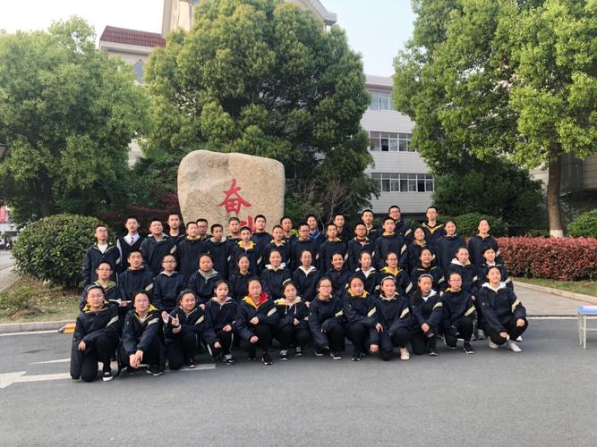 第一步的力量（一个女孩的奋斗之路）
