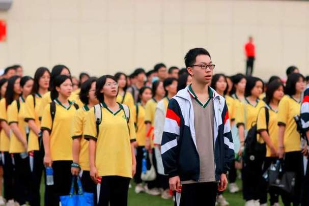 以愿2023年高考得胜祝福语金句（奋斗追梦，勇攀高峰）
