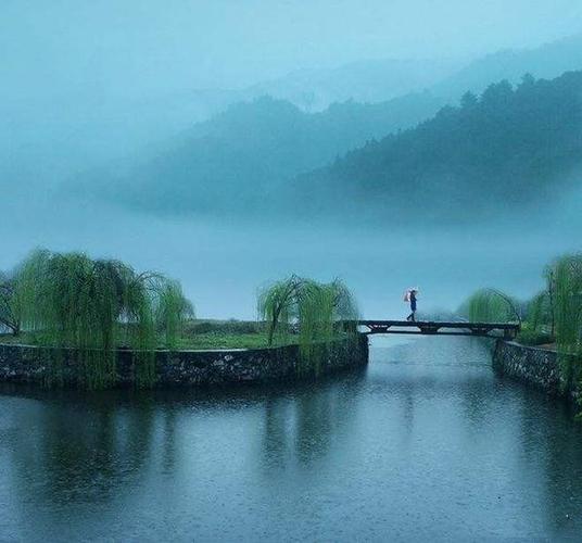 思念如梦，难忘情怀（用唯美短句，留住记忆）
