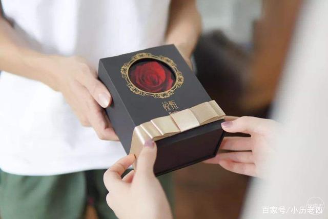 怼七夕秀恩爱的说说（七夕浪漫高端秀恩爱）
