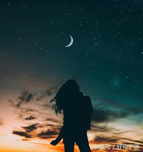 关于失眠的经典句子说说心情（失眠的句子心情——深夜孤独如水般沉重
）