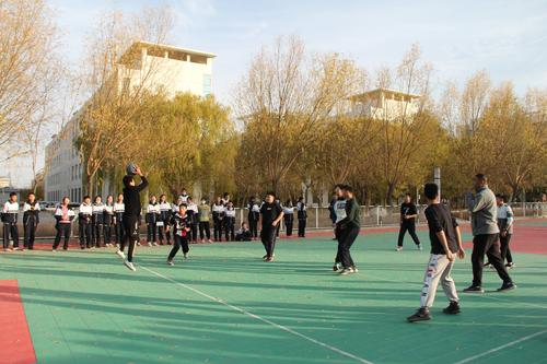 生活精彩瞬间作文200字（《一位少年的成长历程
》）