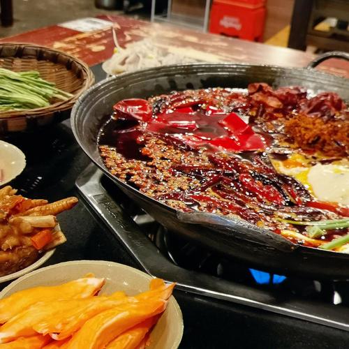 五一节假期趣事作文（《独自闯荡夜市》）