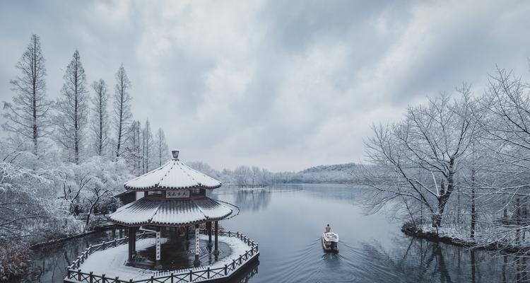 描写大雪的诗句唯美（赞美雪的唯美句子寄语）
