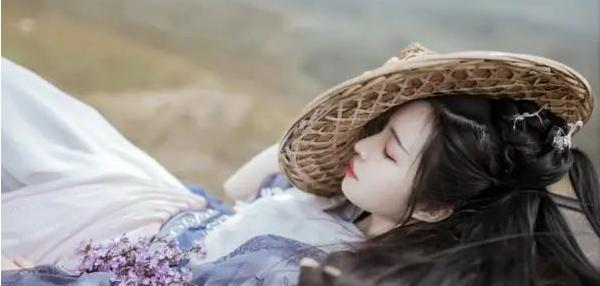 思念一个女人的诗句经典古诗（形容男人心疼怜惜女人的语录）