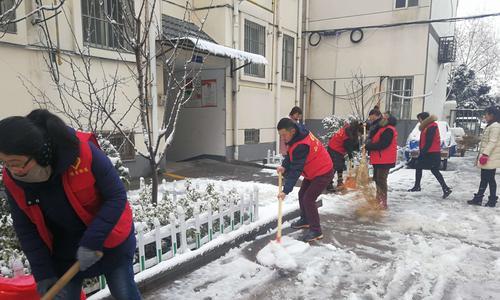 扫雪的记叙文（扫雪作文优秀）