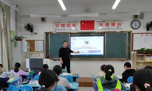 无人监考议论文（《无人监考下的疑云》）