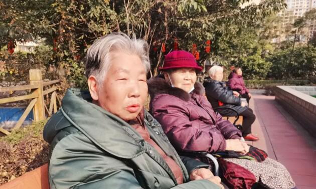 以胜似亲人为话题的作文题目（《以胜似亲人的友情》）