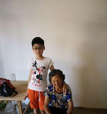 以我的奶奶为题目的作文（《忆我奶奶：坚强与毅力》）