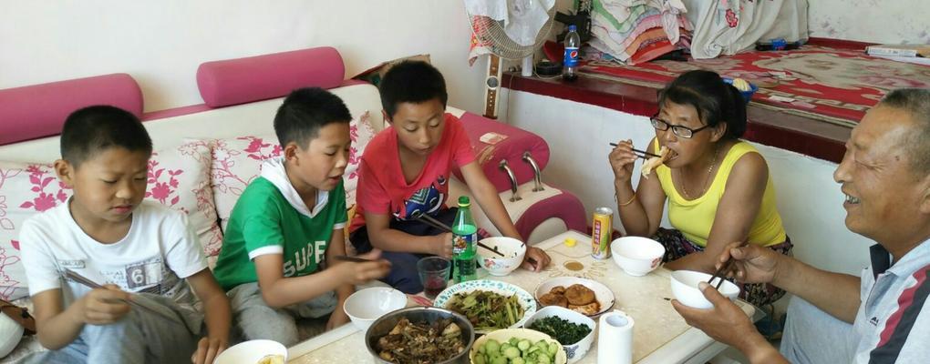 以难忘为话题的作文800字（《端午节的难忘记忆——家族传统的“龙舟大战”》）