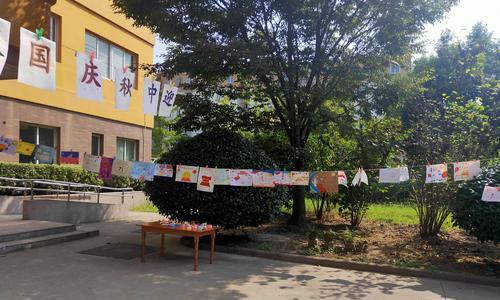 中秋国庆搞笑祝福语（欢度国庆，迎接中秋，幸福相伴）