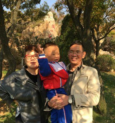 以留念幸福童年为话题的作文800字（《从雪花中看到了童年的欢乐》）