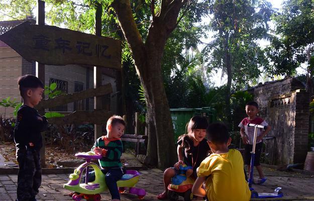 我想看童年的回忆作文（《追忆童年乐》）