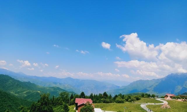 以我爱家乡的夏天为话题的作文500字（《走进我爱家乡的夏天》）