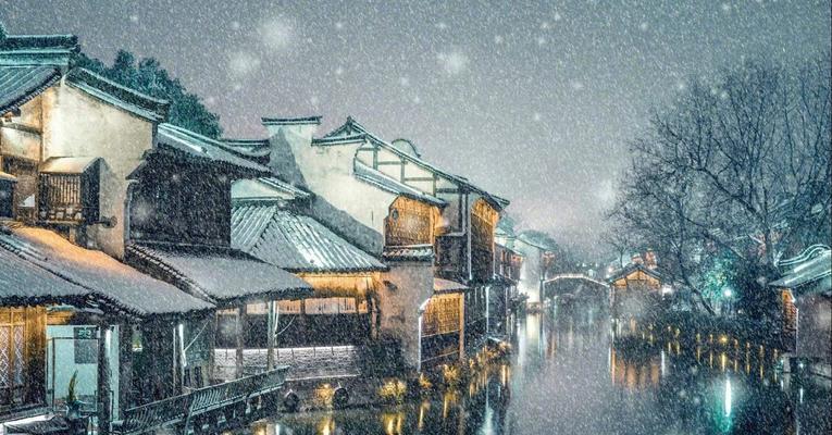 有关适合大雪发朋友圈的好句句子的短句（瑰丽的雪景，美不胜收）