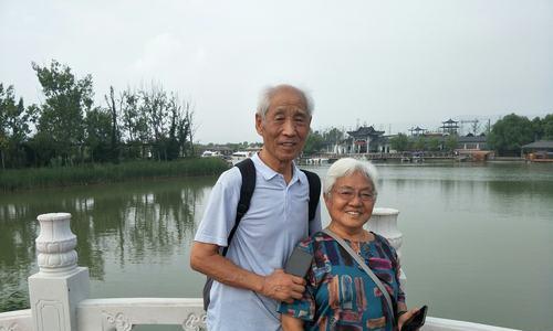 有关永恒不变的友谊的作文题目（《从小学到大学，他们一直是朋友》）