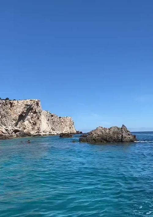 旅游风光作文（《一段跨越国界的旅途》）