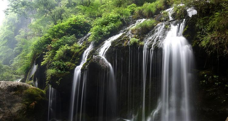 旅游风光作文（《一段跨越国界的旅途》）