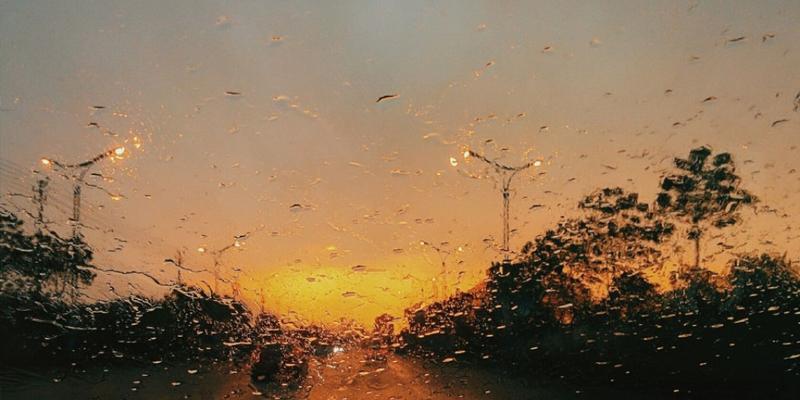形容雨大势急的句子是什么（急雨如笛，长夜漫漫）