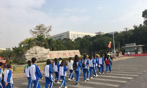 以金秋校园为话题的作文600字（《初恋的回忆，永远难以忘怀》）