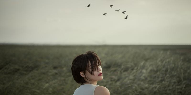 有关凄美情人伤感的句子的短句文案（离别的凄美）