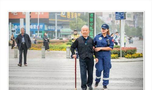 以帮助别人为主题作文500字（《一次雨夜的邂逅》）