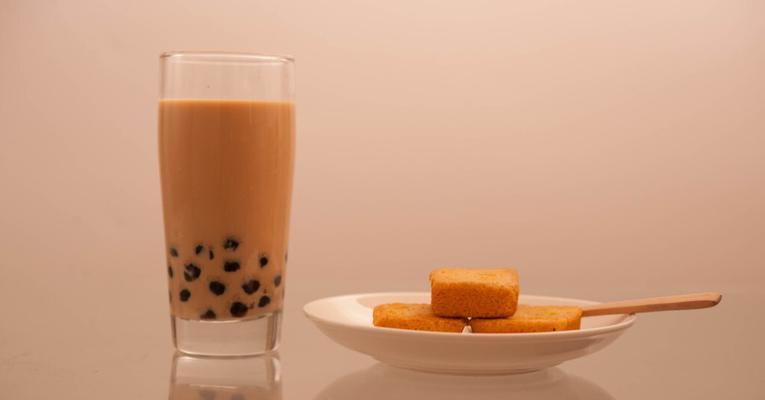 今年秋天的第一杯奶茶说说（暖心奶茶，温暖你我的心灵）