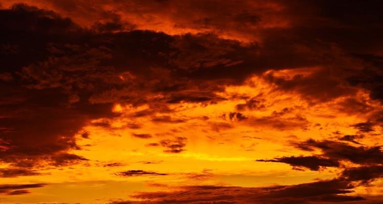 描写夕阳的唯美句子简短（唯美短句串联的夕阳诗篇）