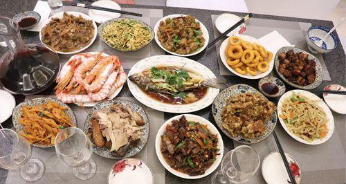 除夕团圆饭的说说（相聚在2024团圆夜）