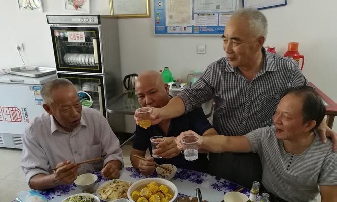 同学聚会感慨万千的句子（青春重逢——同学聚会的唯美感慨）