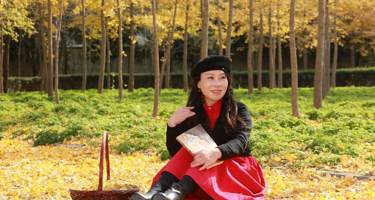 天气凉了树叶黄了一片片叶子从树上落下来类似的句子（唯美秋景尽收眼底）