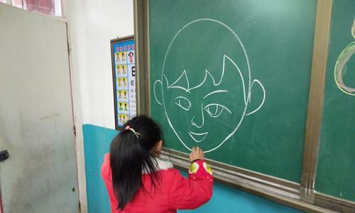 画鼻子游戏的作文怎么写400字（《画鼻子小游戏》）