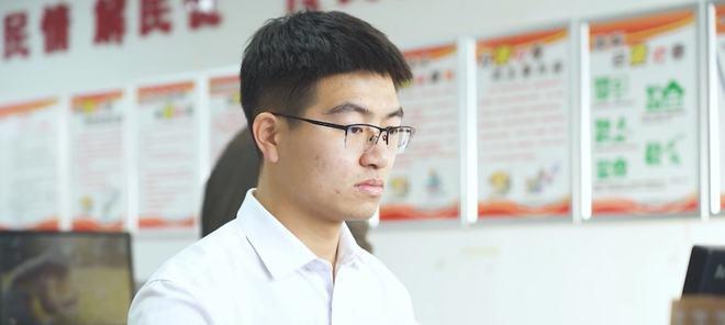 以家事国事天下事为话题的作文怎么写（《聚焦“家事国事天下事”，探索人生真谛》）