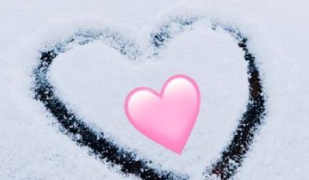有关2024年第一场雪怎么发朋友圈说说的好句子（初雪的美丽）