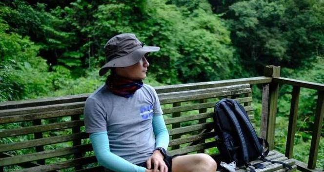 以年轻的旅程为话题的作文怎么写（《勇气、奋斗和成长》）