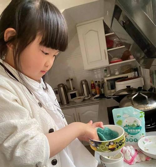 有关叠被子的作文怎么写（《叠被子的艺术：一个女孩的成长》）