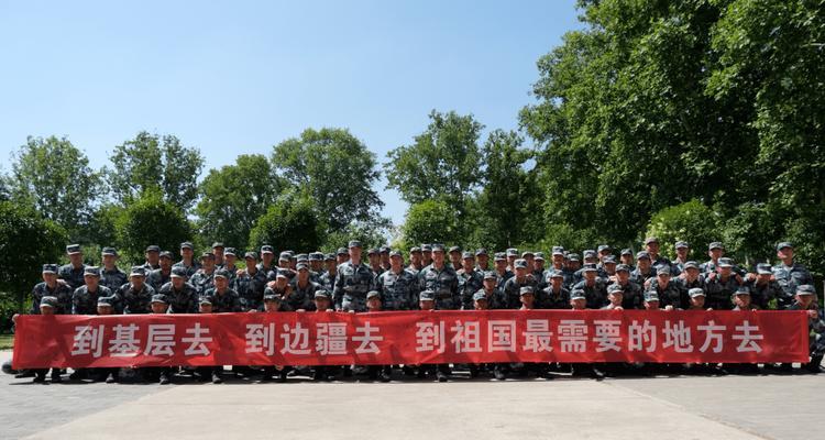有关走出校园的作文怎么写（《走出校园，探索更广阔的世界》）