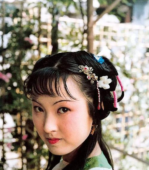 如何用唯美句子形容林黛玉的外貌？林黛玉外貌描述的唯美句子有哪些？