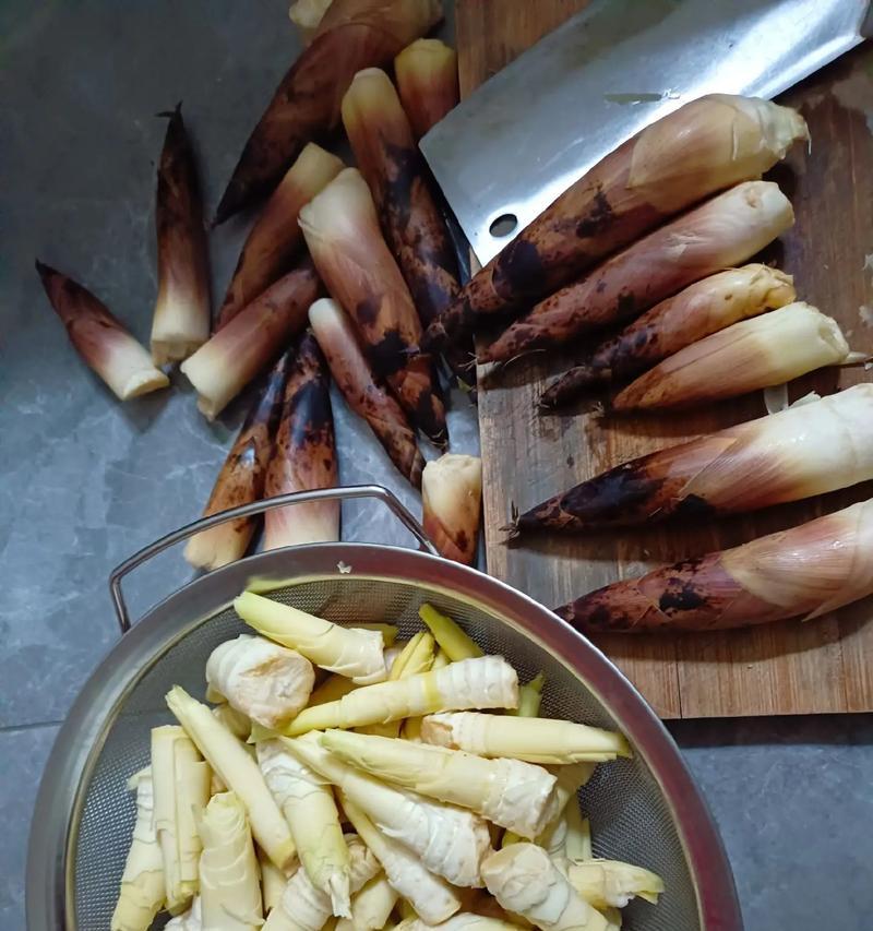 清明节艾米果的寓意（《春寒料峭，艾香情深》）