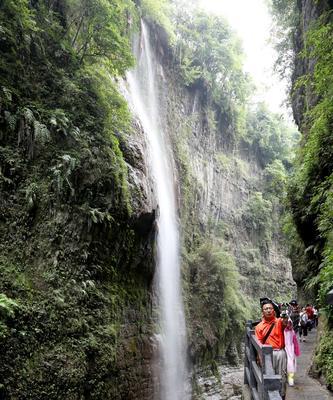 浙北大峡谷雨景美在哪里？（《浙北大峡谷雨韵：翠谷深处听雨声》）