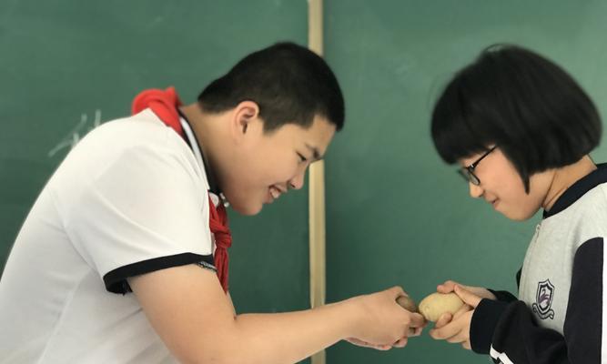 立夏撞蛋一年级作文怎么写？（《立夏时节的蛋王争霸》）